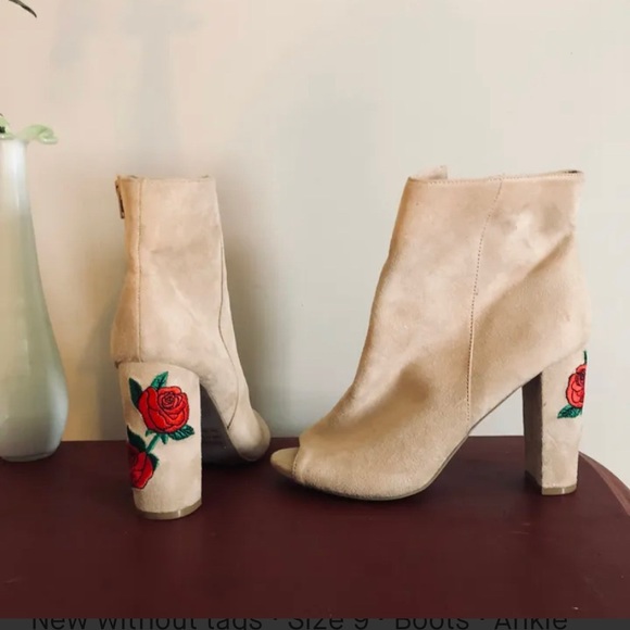 Open toed suede booties with rose embroidery size 9 - Picture 1 of 3